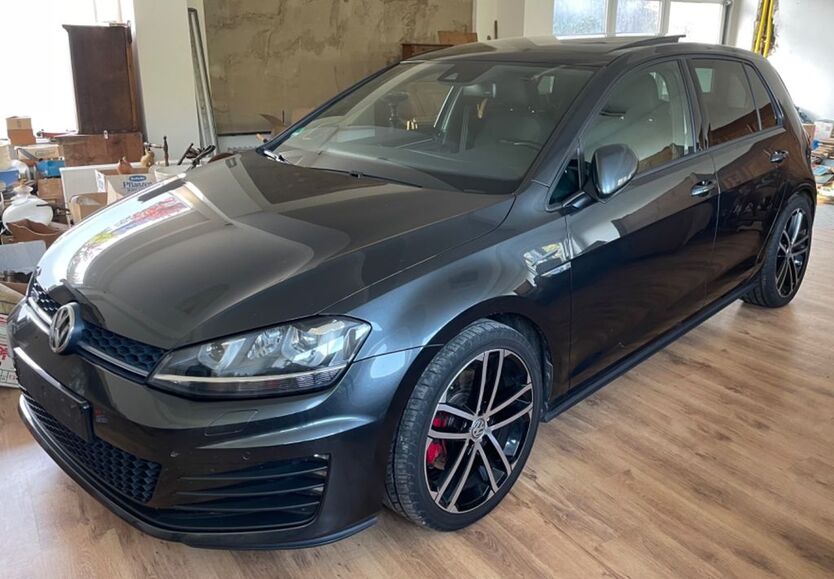 VW Golf 94.000 km 18.900 € Winterberg 59955