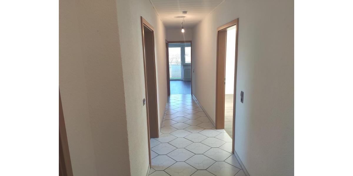 Große Maisonette mit Klimaanlagen (aktuell in 2 Wohnungen unterteilt) mit 2 Balkonen, 2 Einbauküchen und 2 Stellplätzen 5 zimmer