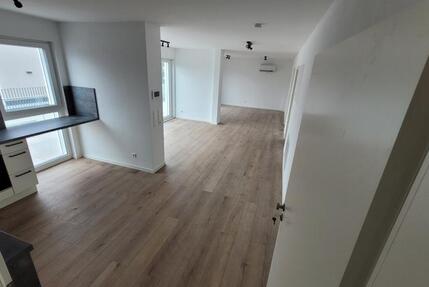 2 Zimmer Penthouse Wohnung - AufzugKlimaHebeschiebetür-KFW40A+
