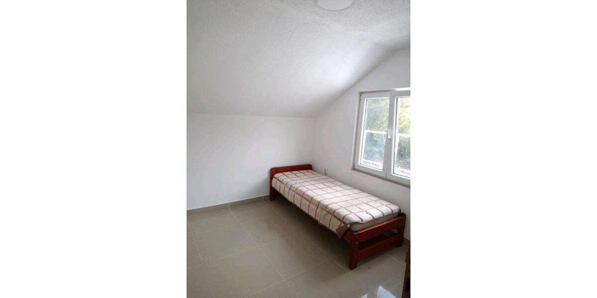 Ein legales Haus in Montenegro steht zum Verkauf. zimmer