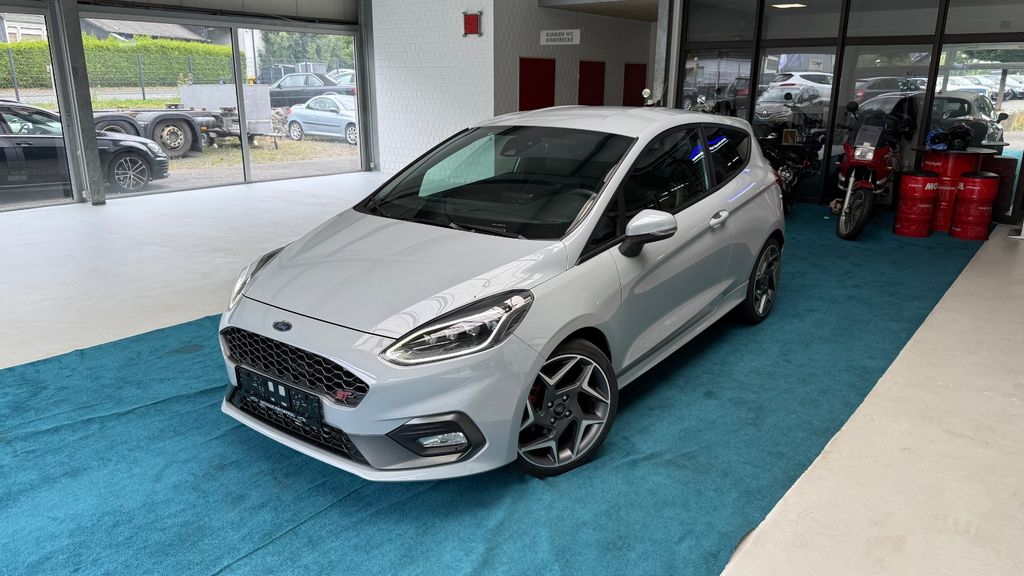 Ford Fiesta 123.521 km 13.999 &euro; Freudenberg 57258