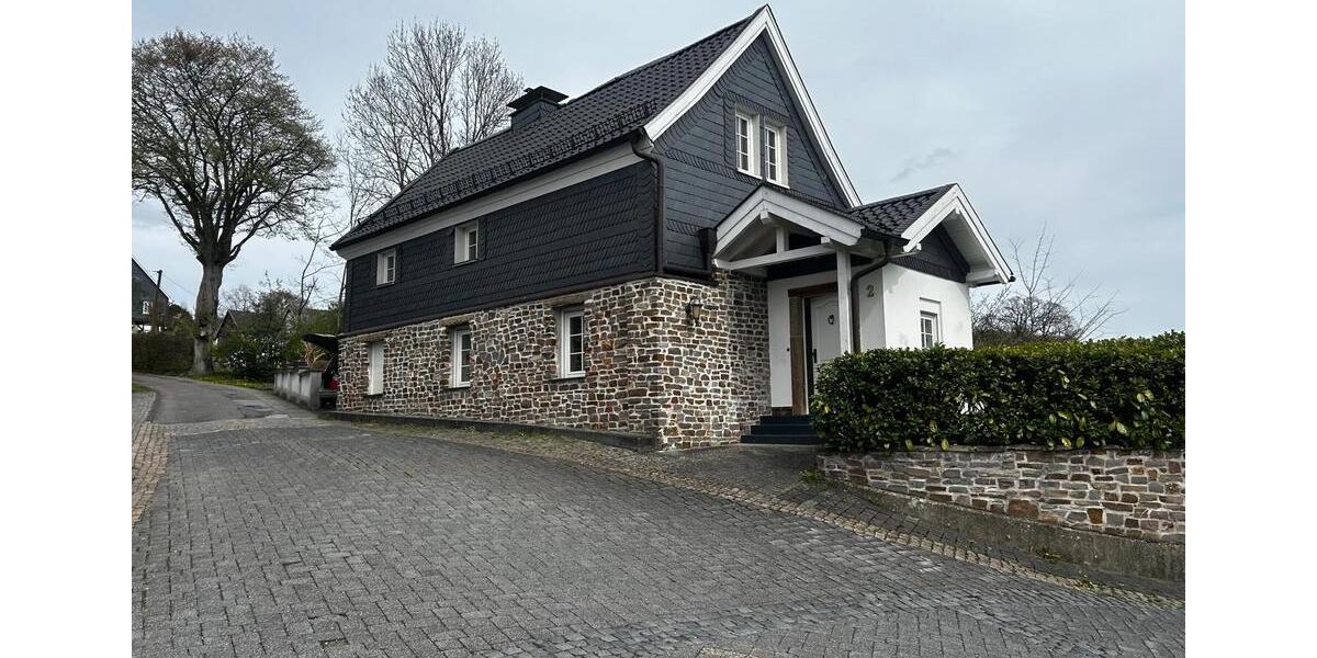 Einfamilienhaus Reichshof - 1 Zimmer, 95 m&sup2;, 1.350&euro; | Angebot:26224839