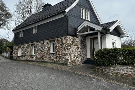 Haus Reichshof - 1 Zimmer, 95 m&sup2;, 1.350&euro; | Angebot:26224839