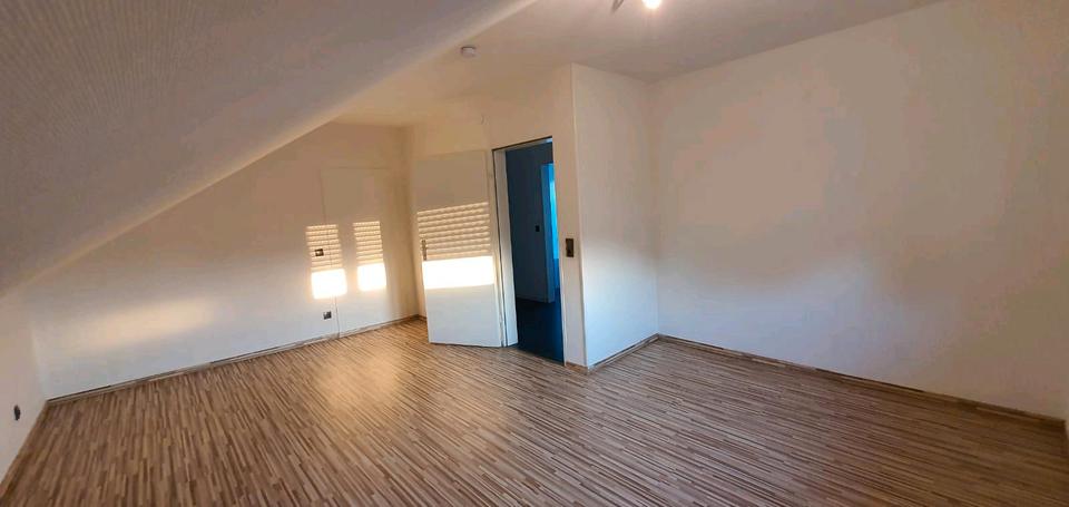 Dachgeschoßwohnung Eichenzell - 4 Zimmer, 100 m&sup2;, 1.000&euro; | Angebot:25138918