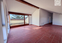 DachWohnung mit großer sonniger -privaten Terrasse
