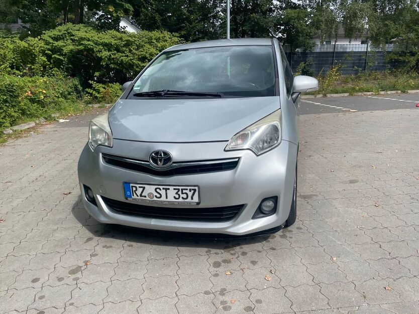 Toyota Verso-S 165.000 km 5.700 € Mölln 23879