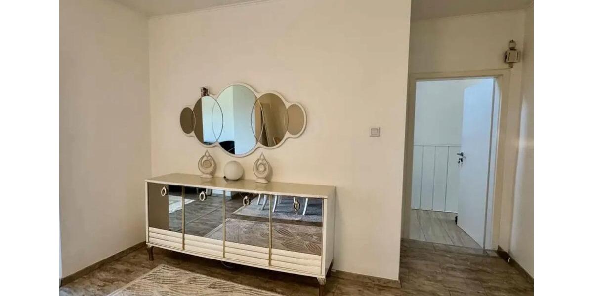 Reihenhaus Grevenbroich Neuenhausen - 8 Zimmer, 180 m&sup2;, 275.000&euro; | Angebot:26227521