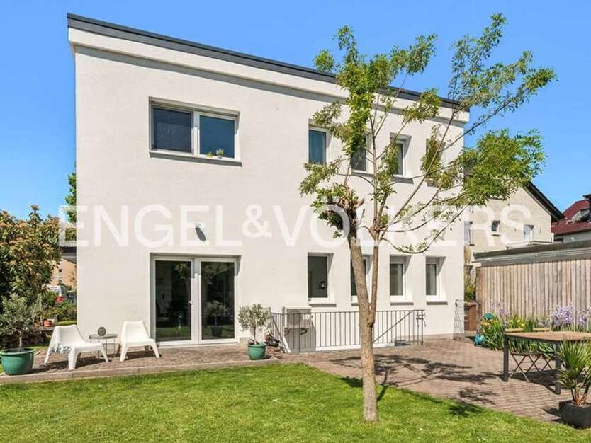Haus zum Kaufen in Rüsselsheim 959.000 € 278 m²