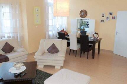 LP Zentrum: Geräumige 2-Zi-Mietwohnung im 1. Obergeschoß, mit Garage ! 2 zimmer