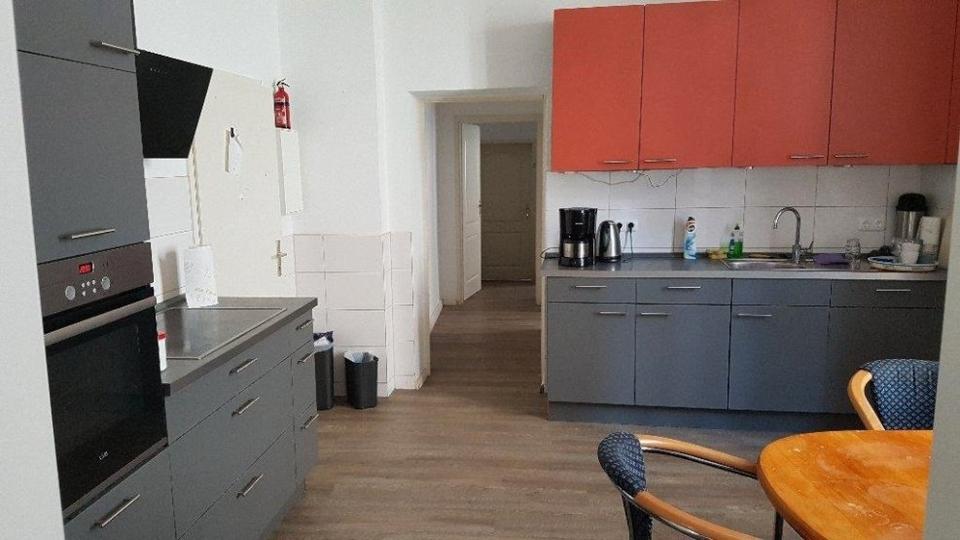 Etagenwohnung Rostock - 9 Zimmer, 20 m&sup2;, 300&euro; | Angebot:26633140