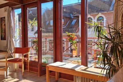 Lichtdurchflutete 4-Zi-Maisonette mit Balkon und Tiefgarage zimmer