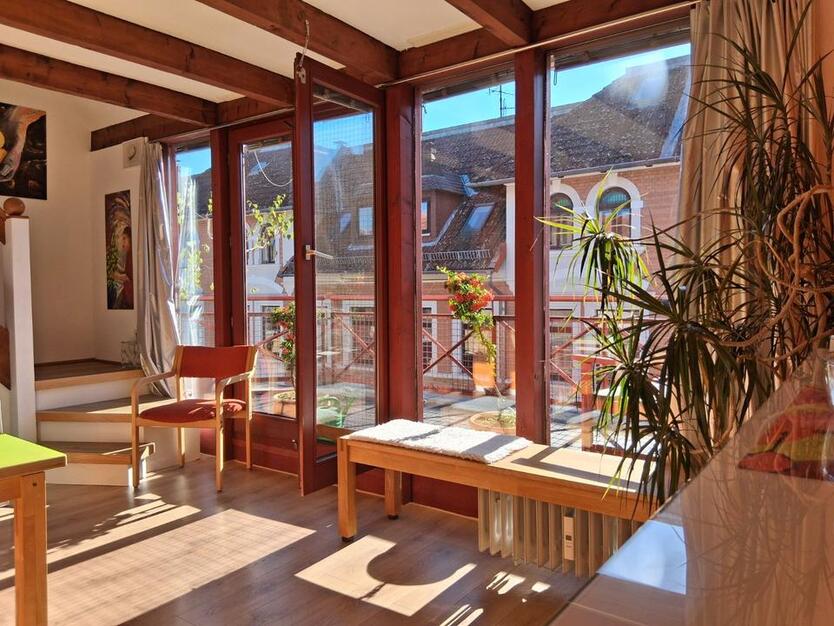 Lichtdurchflutete 4-Zi-Maisonette mit Balkon und Tiefgarage zimmer