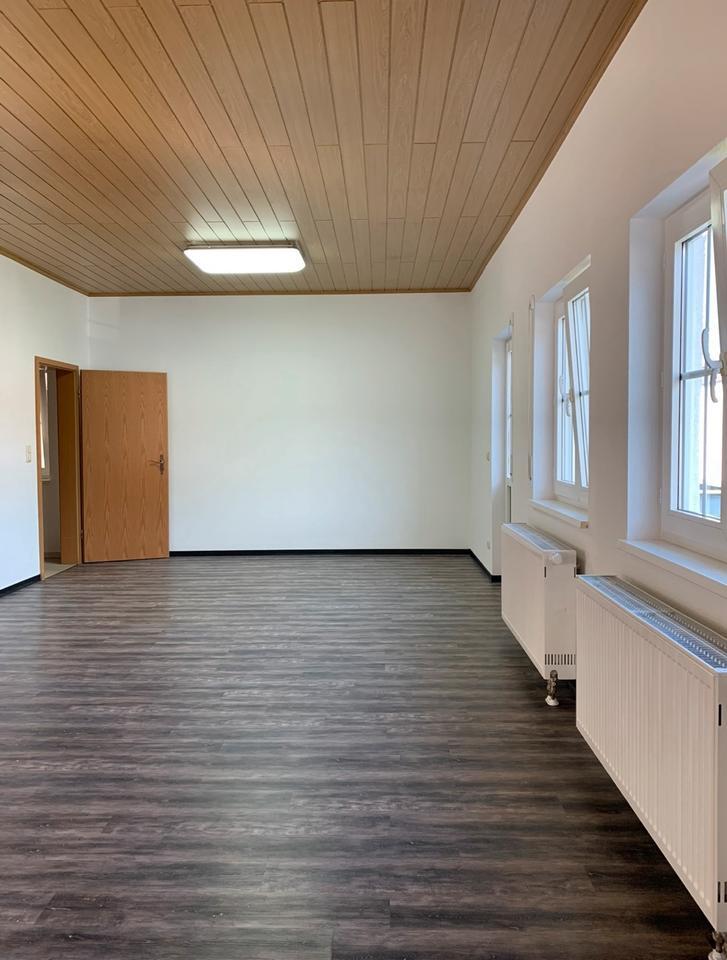 Großzügige 3-Zi-Wohnung 99 qm mit Einbauküche in Schotten Stadt