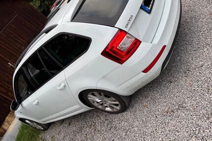 Skoda Octavia 132.000 km 10.500 &euro; stuttgart 70173