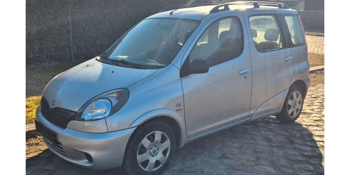 Toyota Yaris 211.000 km 2.199 &euro; Löwenberger Land OT Teschendorf 16775