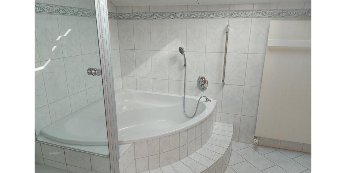 Sehr schöne 5 Zimmer-Wohnung in traumhafter Lage 5 zimmer