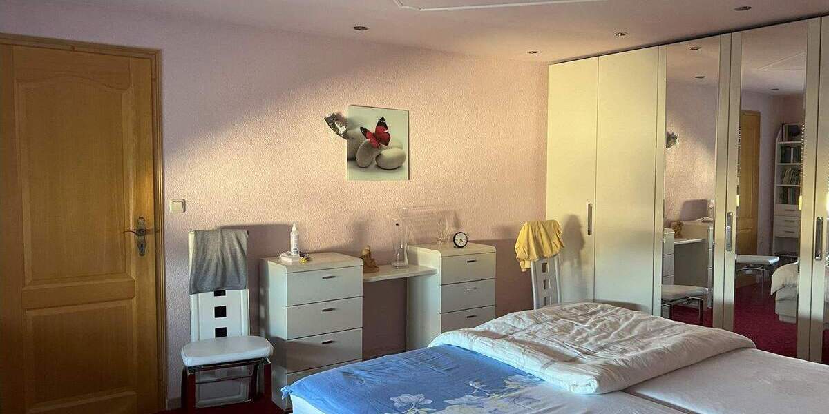 Doppelhaushälfte mit Einliegerwohnung*teilmöbeliert* 6 zimmer