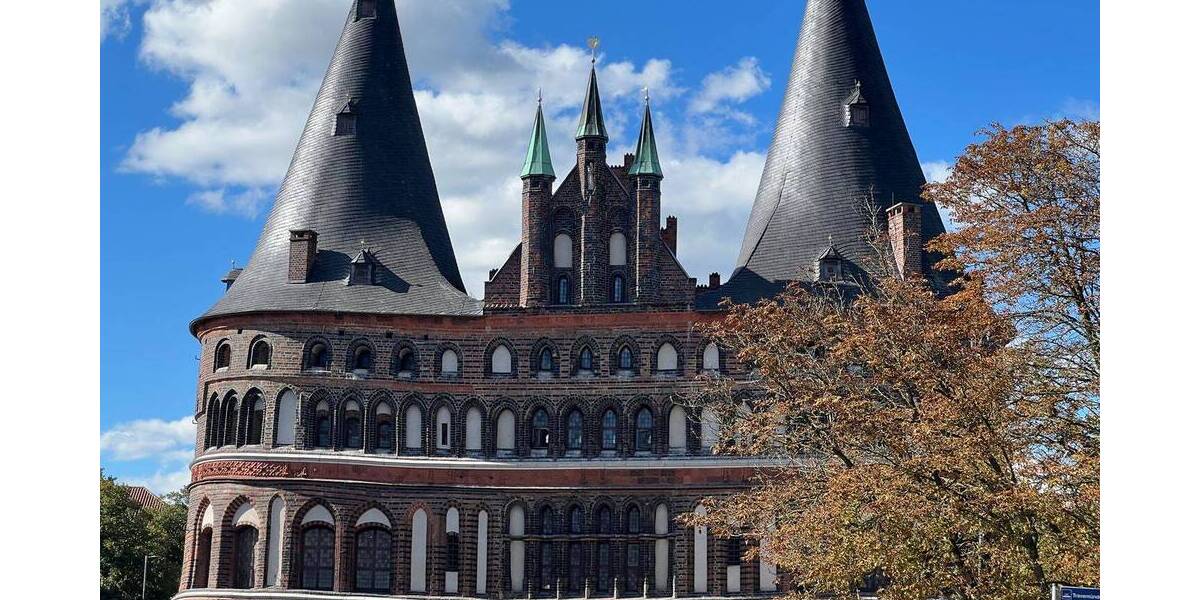 Etagenwohnung Lübeck Innenstadt - 6 Zimmer, 175 m&sup2;, 4.500&euro; | Angebot:26401158