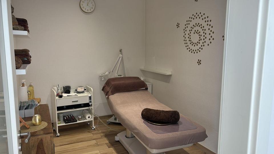 Vermiete Kosmetikkabine zimmer