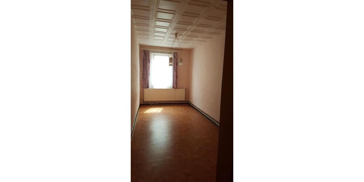 Reihenhaus Hildburghausen - 8 Zimmer, 156 m&sup2;, 65.000&euro; | Angebot:27120878