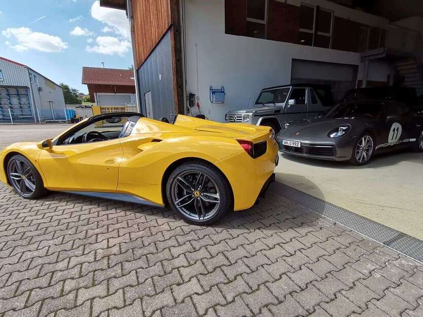 Ferrari 488 2.400 km 269.000 € Gschwend 74417