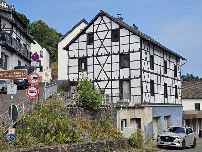 Teilrenoviertes Fachwerkhaus nach eigener Vorstellung zu verwirklichen 8 zimmer