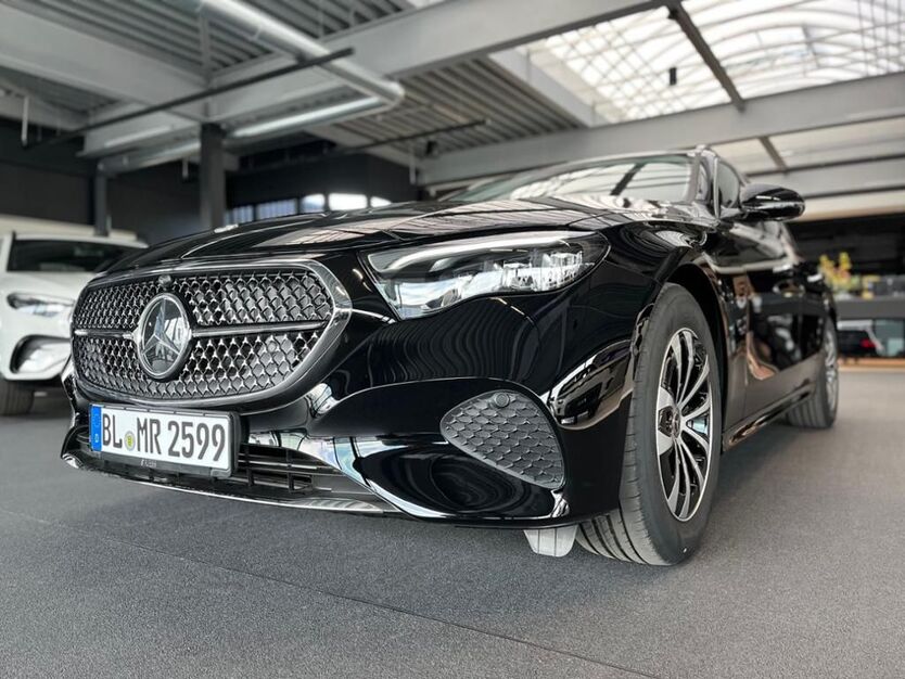 Mercedes-Benz E 200 9.000 km 49.980 € Balingen 72336