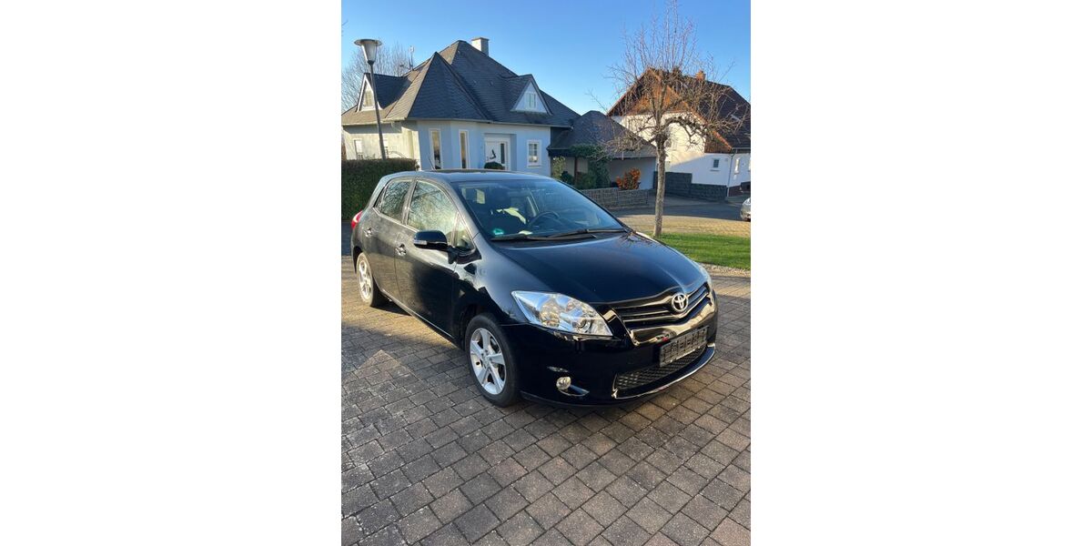 Toyota Auris 74.677 km 6.800 &euro; Klausen 54524