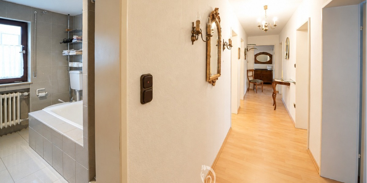 Wohnen und Vermieten in Zell am Main – großzügiges Zwei- bis Dreifamilienhaus mit Garten - Einfamilienhaus Zell am Main | Angebot:26913022