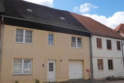 Haus Stavenhagen - 10 Zimmer, 240 m&sup2;, 123&euro; | Angebot:26321819