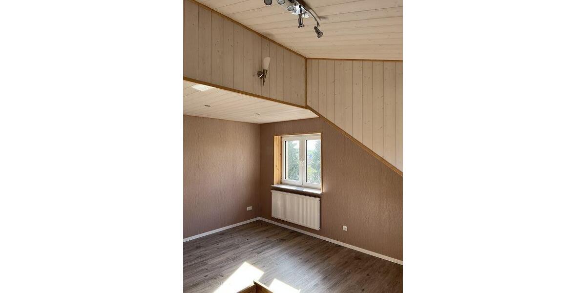 Dachgeschoßwohnung Kalbach - 3 Zimmer, 76 m&sup2;, 720&euro; | Angebot:26397944