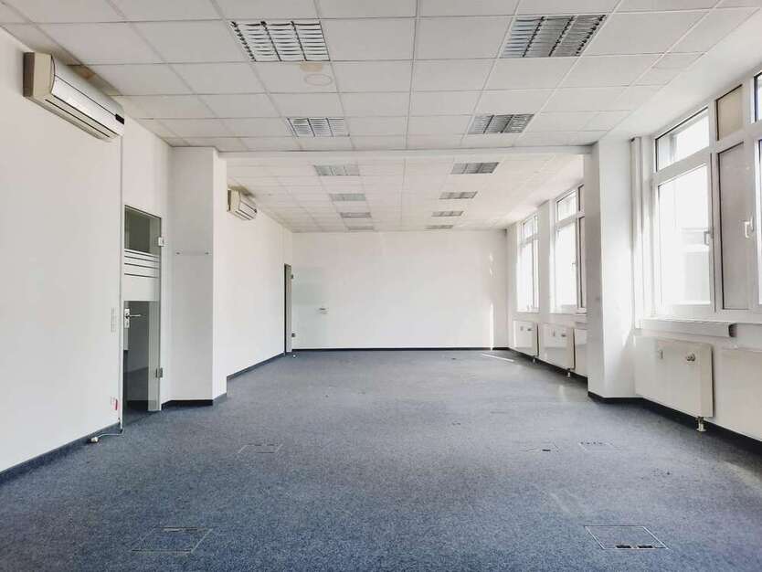 Büro in Krefeld 3.152 € 728 m²