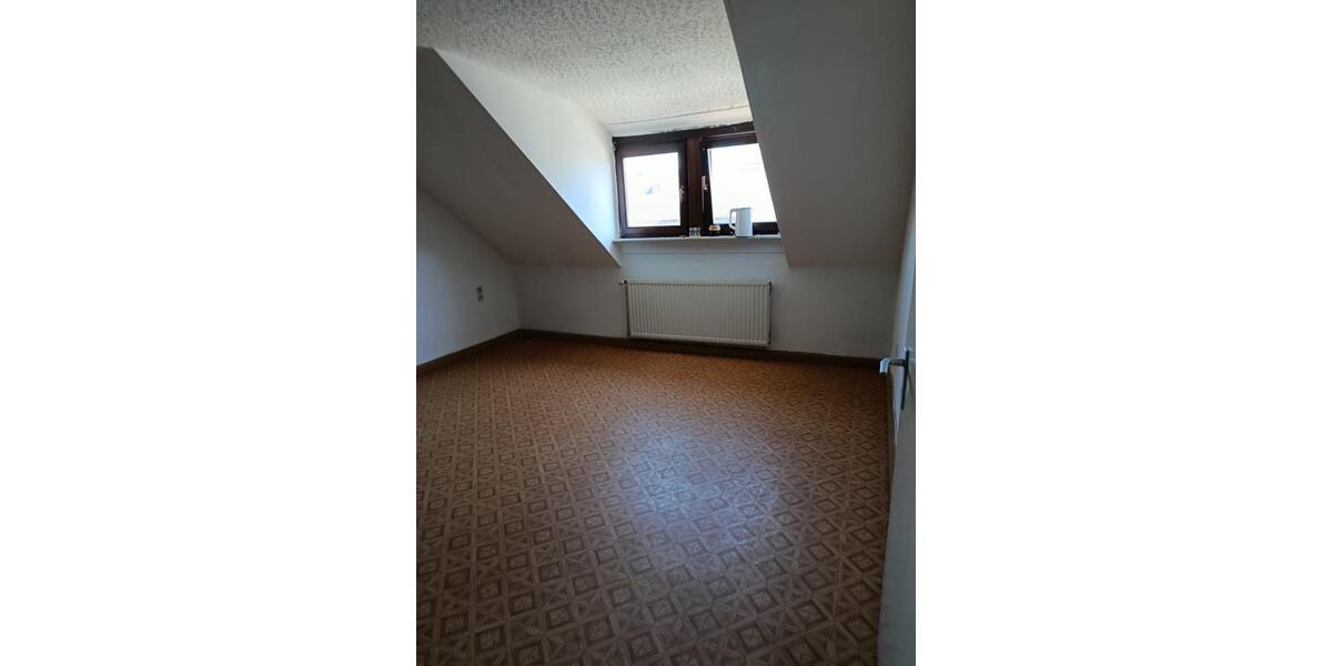 Dachgeschoßwohnung Saarlouis - 4 Zimmer, 65 m&sup2;, 470&euro; | Angebot:26449157