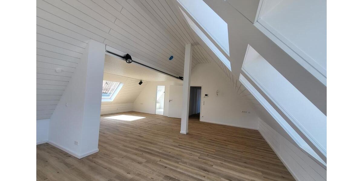 Schöne Penthouse-Wohnung mit großer Terrasse in der Innenstadt von Aalen zu vermieten 2.5 zimmer