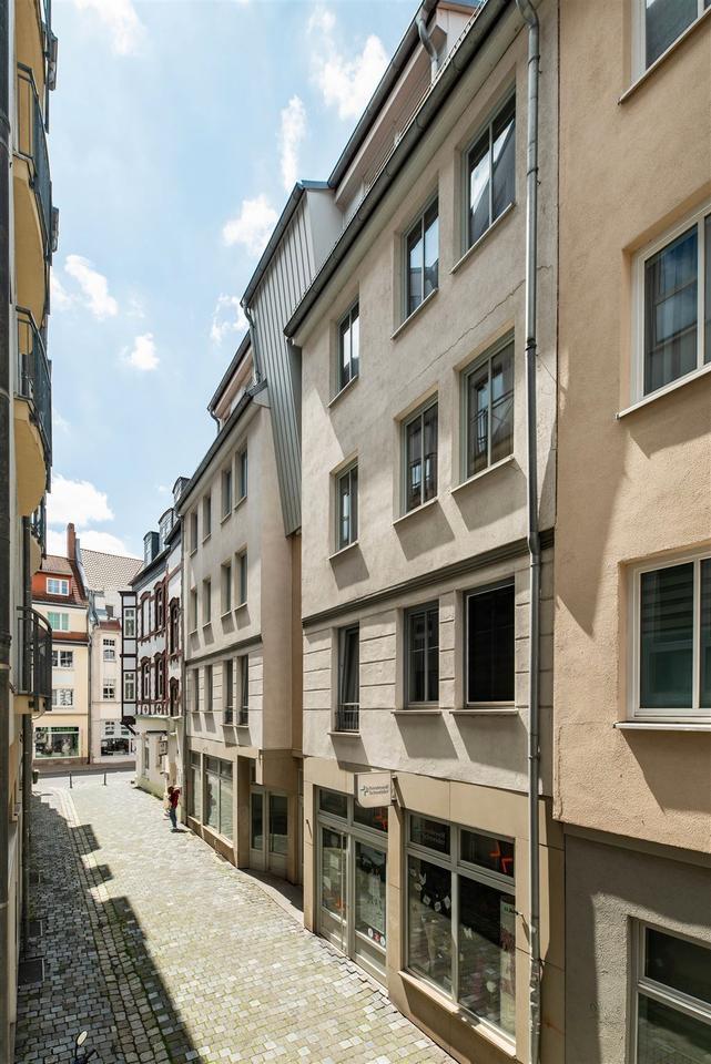 renovierte 3-Zimmer-Wohnung mit neuer Einbauküche & TG-Stellplatz im Stadtzentrum
