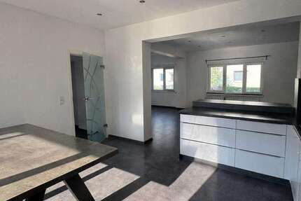 Haus Köln Chorweiler - 4 Zimmer, 115 m&sup2;, 1.800&euro; | Angebot:27449648