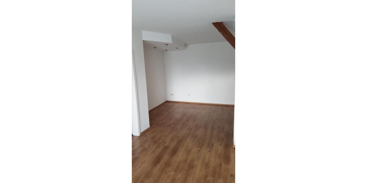 Etagenwohnung Lübeck Kücknitz - 4 Zimmer, 120 m&sup2;, 1.250&euro; | Angebot:25234225