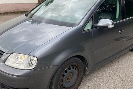 VW Touran 192.122 km 999 € München 81929