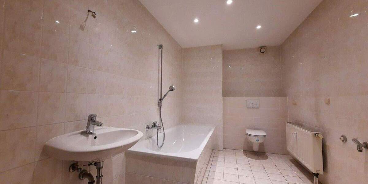 Mehrfamilienhaus, Wohnhaus Sachsen - Limbach-Oberfrohna Limbach-Oberfrohna - 3 Zimmer, 77 m&sup2;, 480&euro; | Angebot:25319589