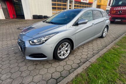 Hyundai i40 151.000 km 9.000 € Gelsenkirchen 45896