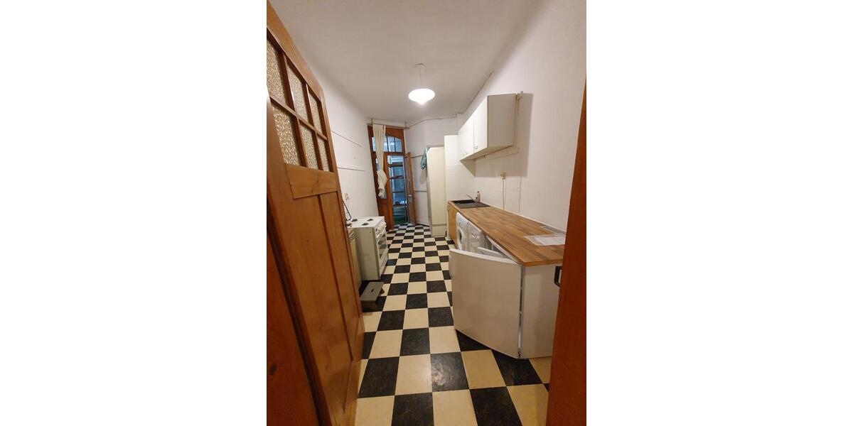 2-Zimmer-Hinterhauswohnung im urgetreuen Altbaustil 2 zimmer