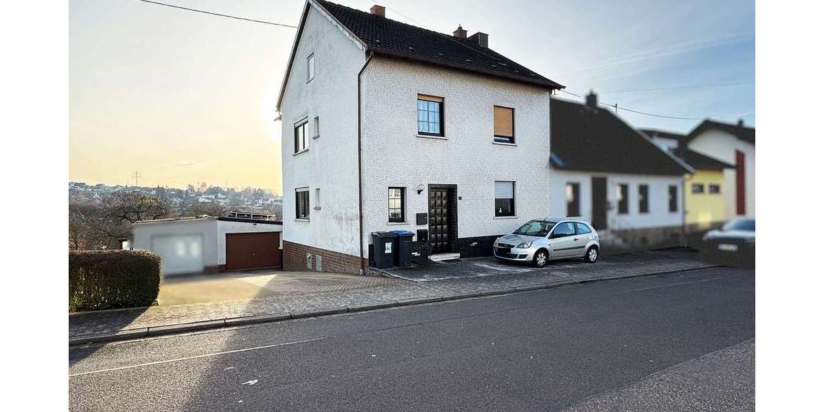 Haus zum Kaufen in Püttlingen 199.000 € 150 m² 8 zimmer
