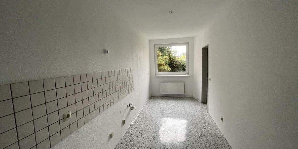 Komfortable 3 Zimmer Wohnung mit 2 Bädern und Stellplätzen - WG geeignet - 3 zimmer