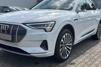 Audi e-tron 20.997 km 34.950 € Hamburg 22047
