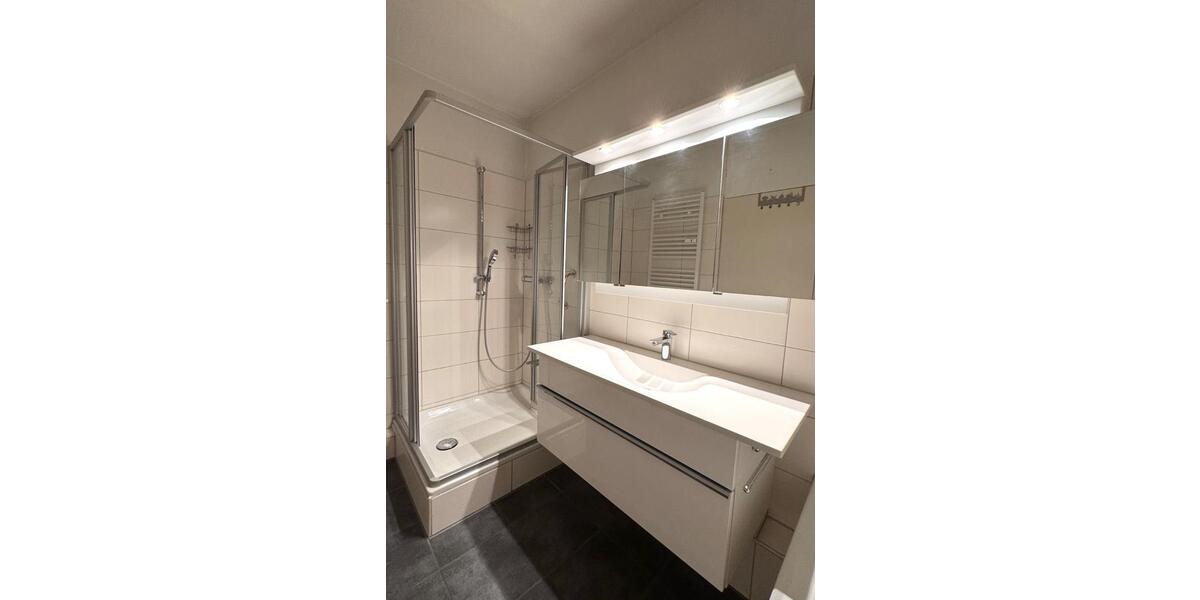 Zentrale 2-Zimmer-PANORAMA-Wohnung, Balkon, EBK, Garage zimmer