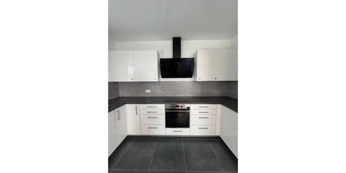 Neuwertige 3-Zi-Whg, EBK, 2Bäder, Tiefgarage, Keller, PV 3 zimmer