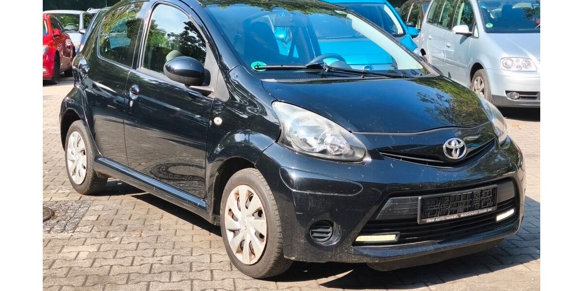 Toyota Aygo (X) 114.977 km 3.499 &euro; Berlin 12349
