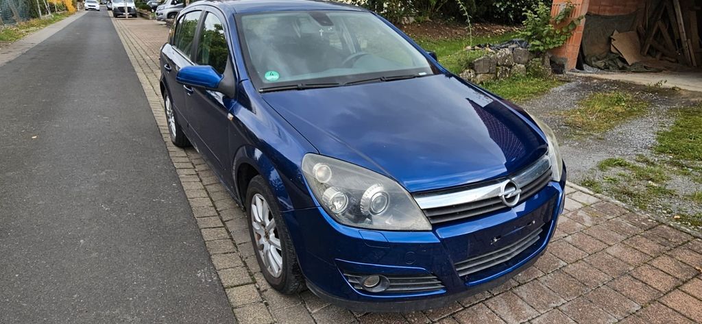Opel Astra 198.000 km 550 € Strahlungen 97618