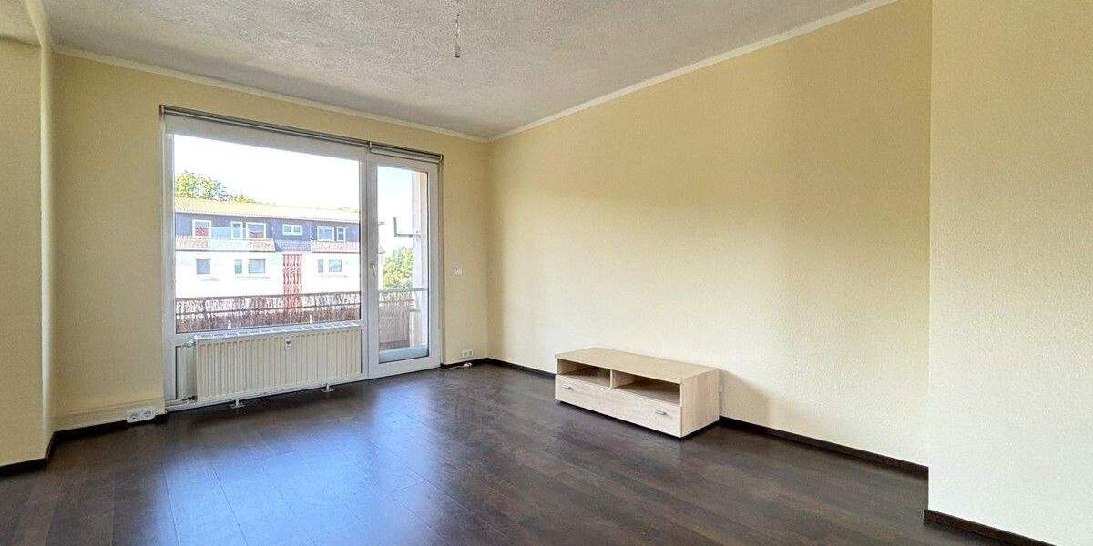 Familienfreundliche Eigentumswohnung mit Einbauküche, 2x Balkonen und 2x Garagen in Löberitz 5 zimmer