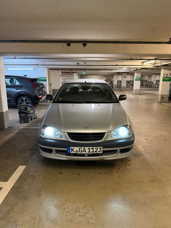 Toyota Avensis 146.000 km 2.500 € Köln 51103